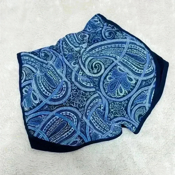 Women’s Nike Navy Paisley Shorts size XS - Picture 2 of 3